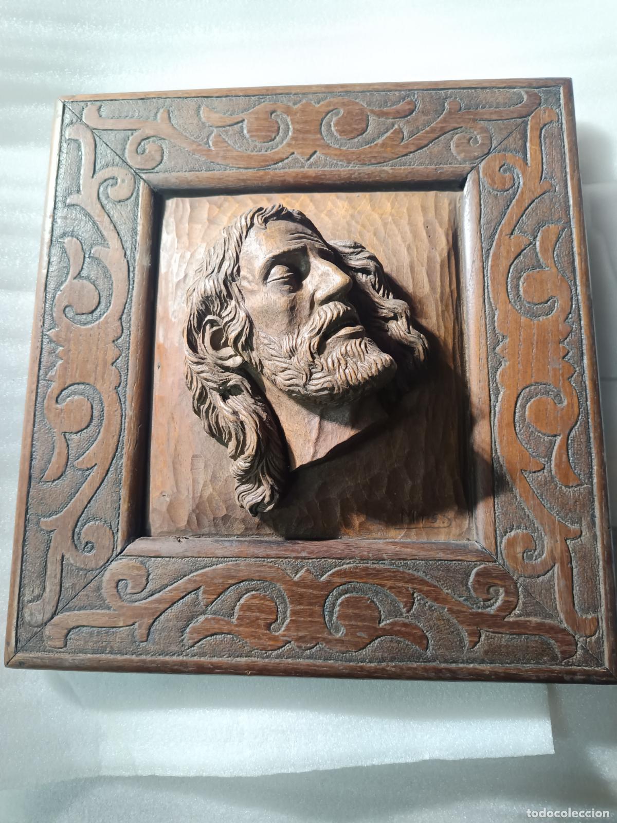 Arte: TALLA SOBRERELIEVE DE CABEZADE HOMBRE, JESUCRISTO, FIRMA MTS , PRINCIPIOS DEL SIGLO XX, 31 X 31 CM.