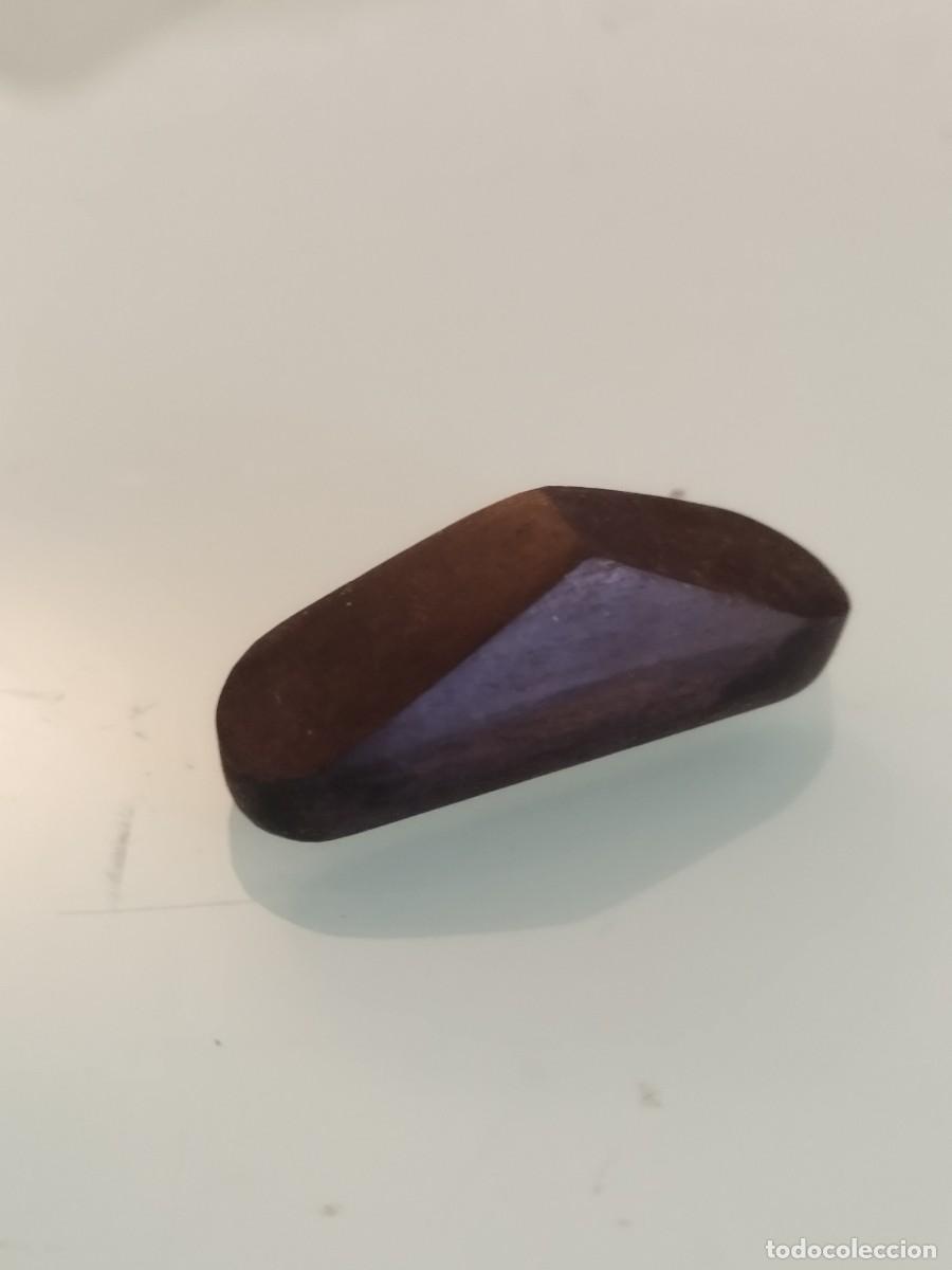 Arte: Antigua pieza de madera de color negro a identificar.