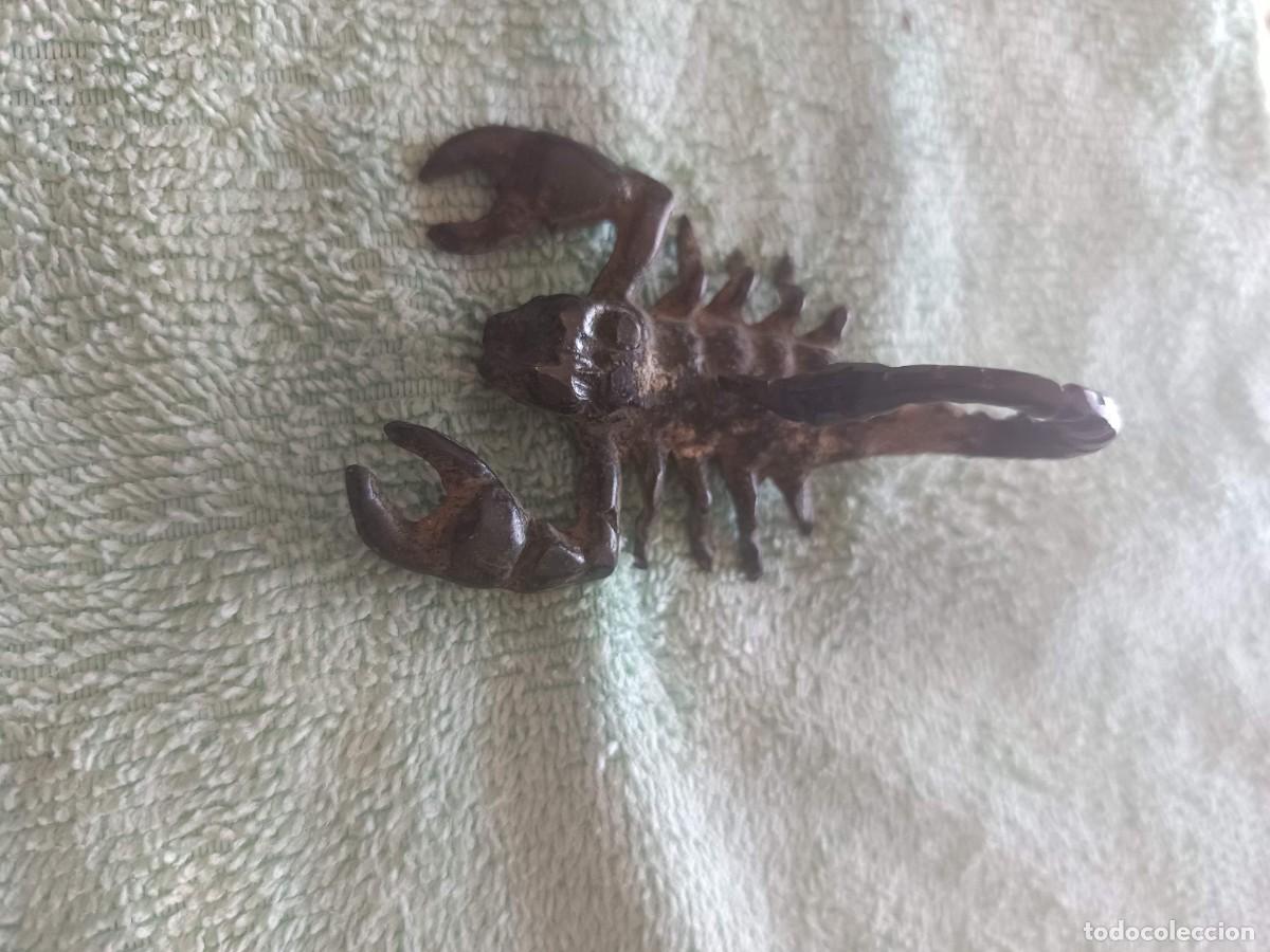 Arte: Figura o escultura decorativa de un escorpi&oacute;n tallada o fundida en metal en bronce