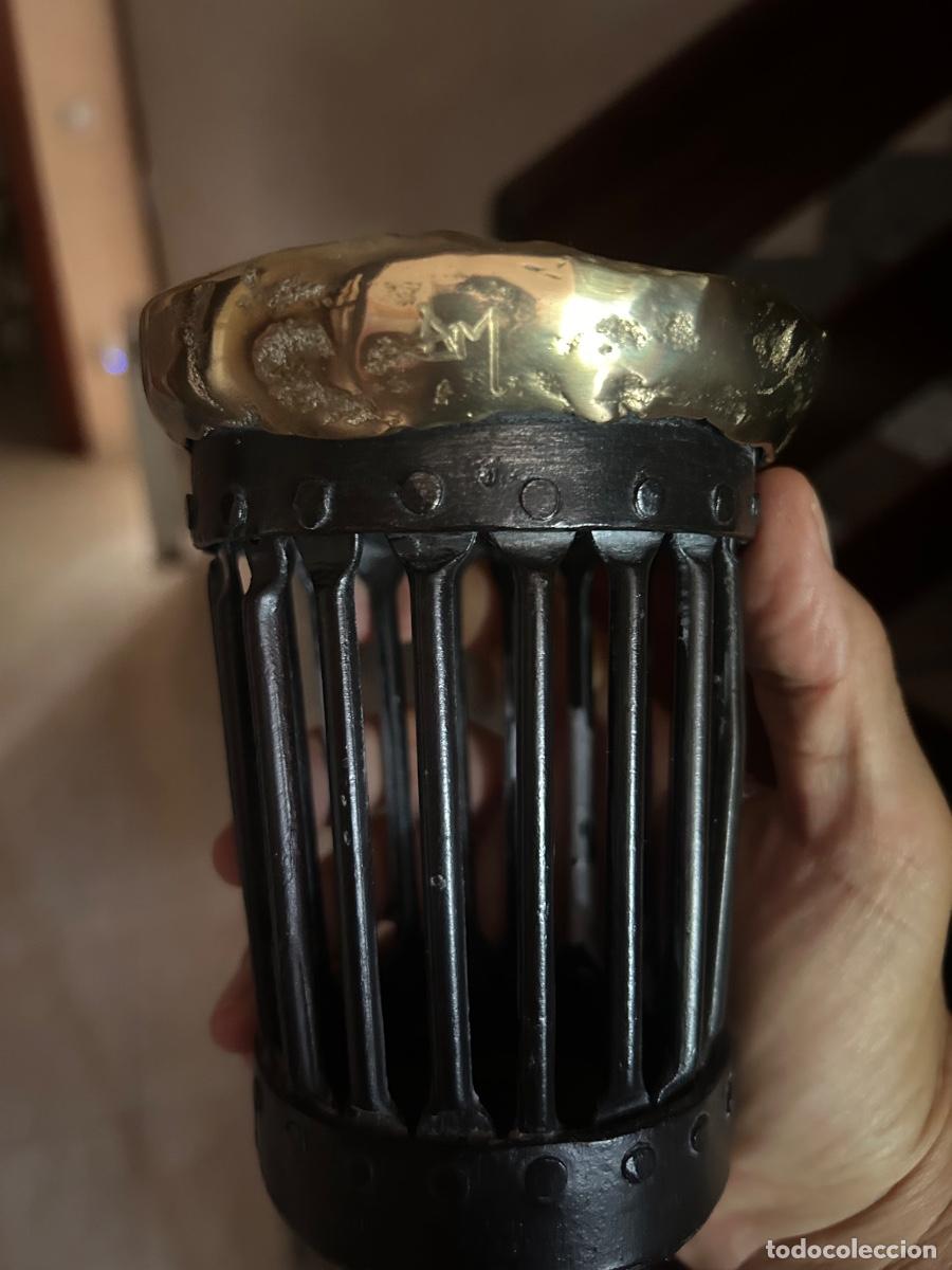 Arte: Porta lapiceros de bronce y lat&oacute;n de dise&ntilde;o David Marshall en muy buen estado negro y dorado con la