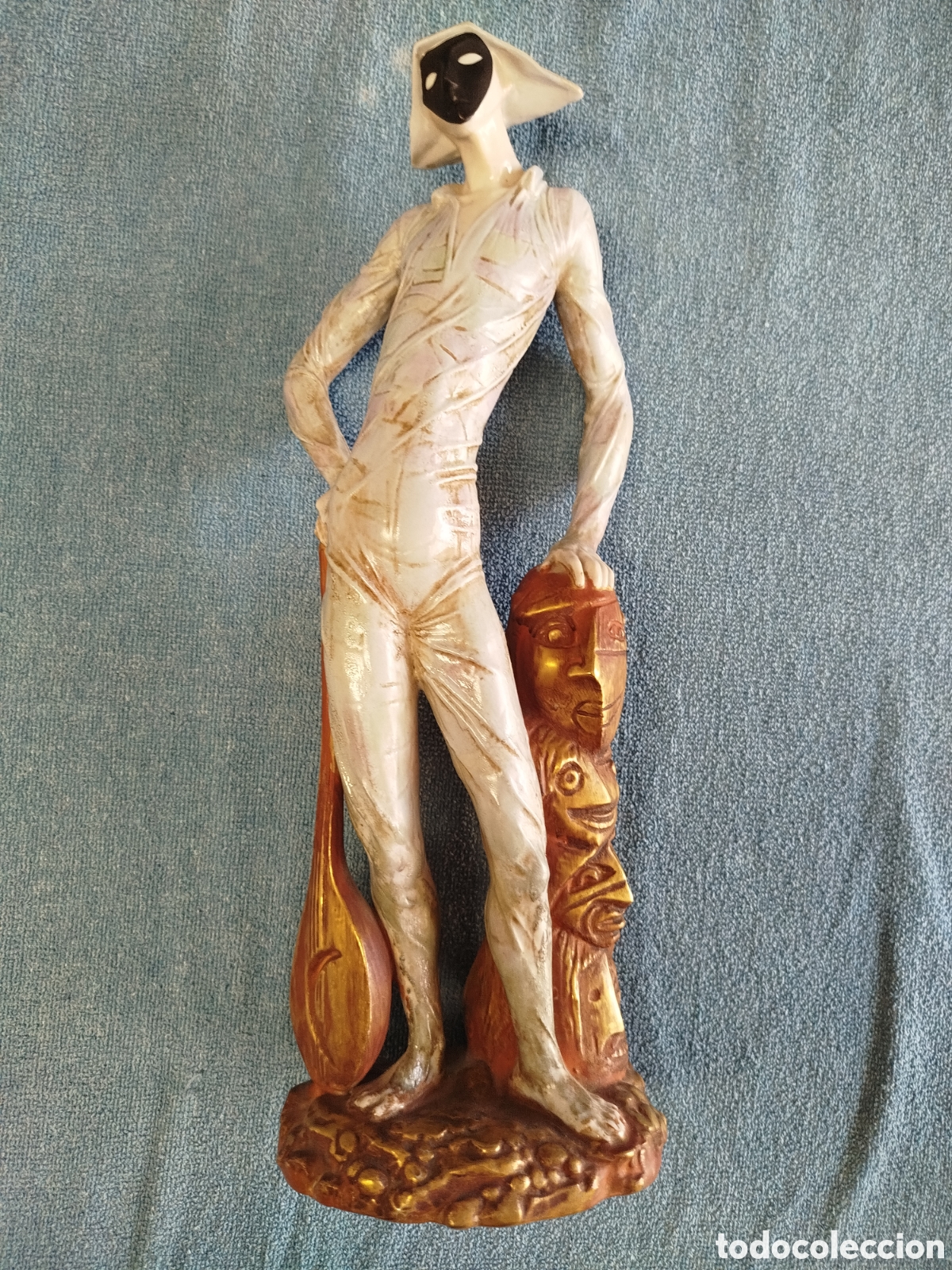 Arte: Figura de arlequ&iacute;n en porcelana de Sureda.