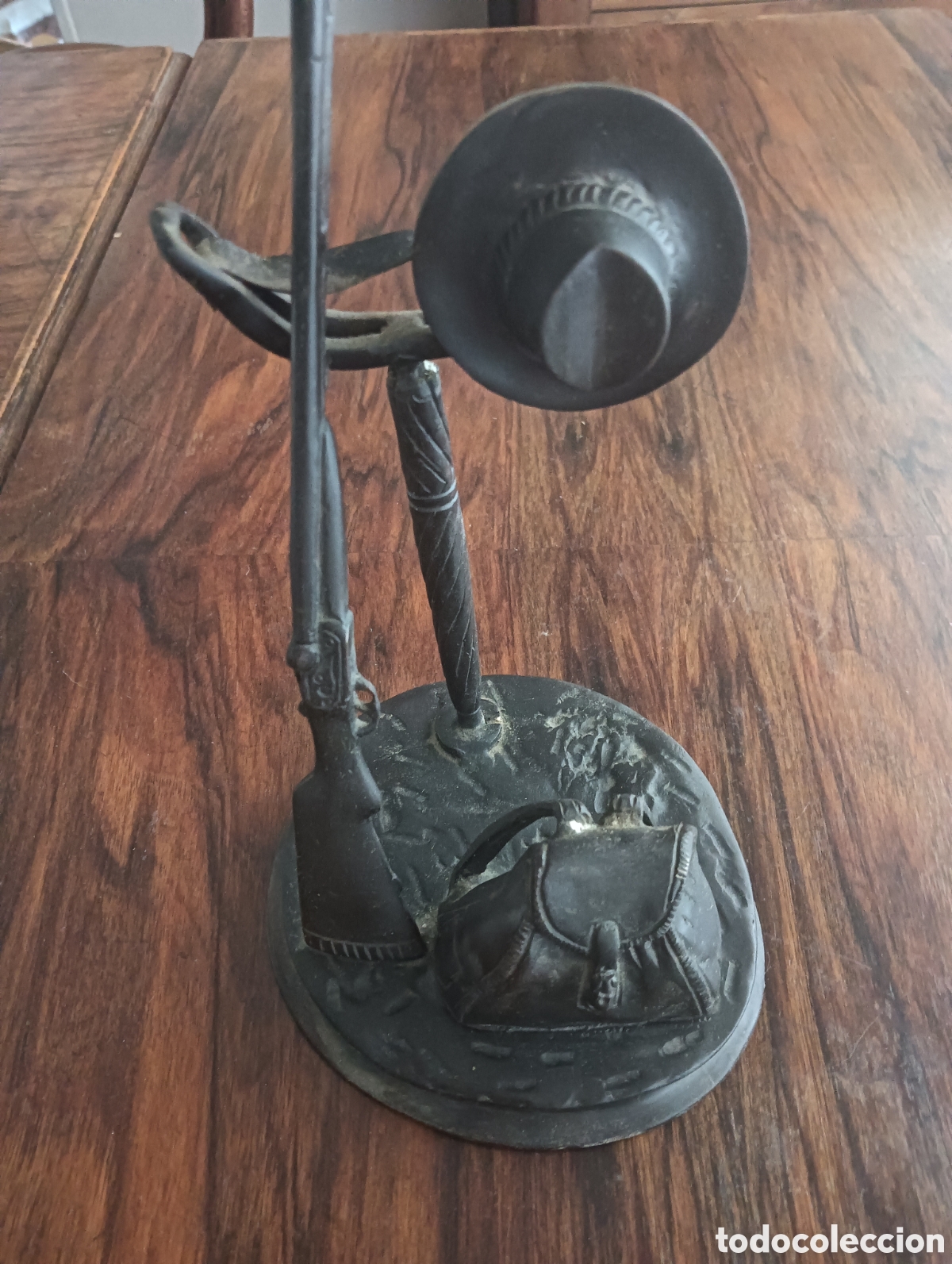 Arte: Escultura de bronce puesto de monter&iacute;a caza