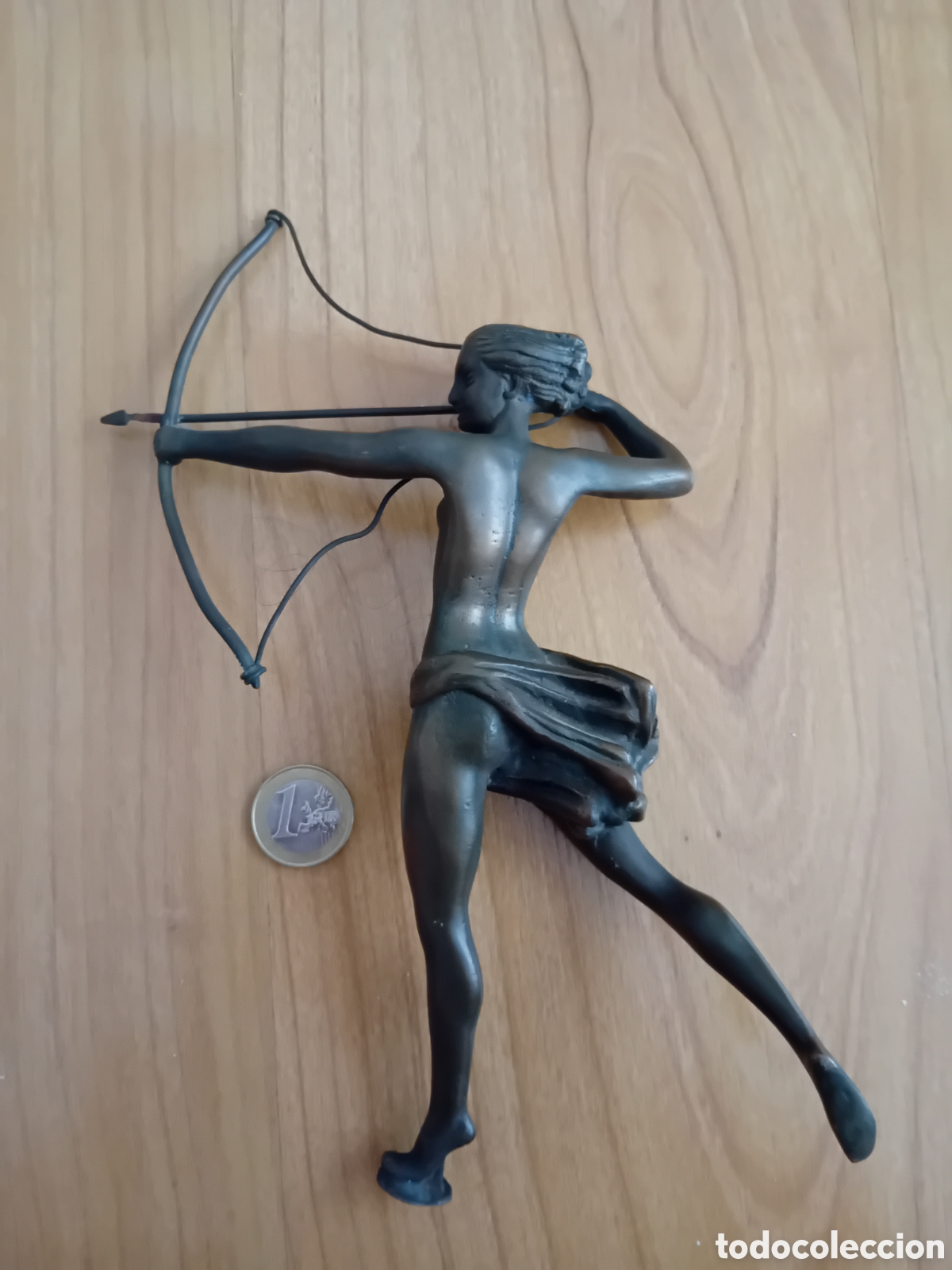 Arte: ]ANTIGUA FIGURA METALICA, DE BRONCE, DE MUJER ARQUERA. DIOSA DIANA. PROCEDE DE TROFEO