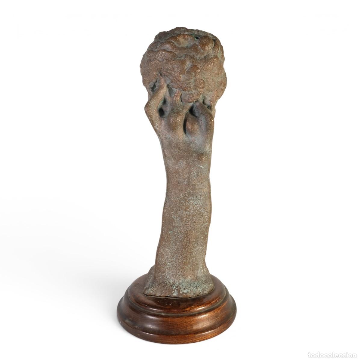 Arte: Escultura en bronce representando figuras Siglo XX