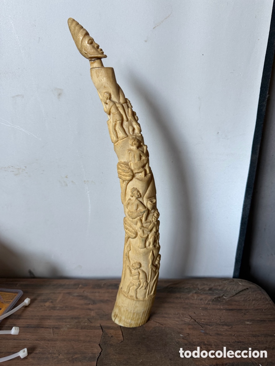 Arte: Muy antiguo colmillo marfil o hueso