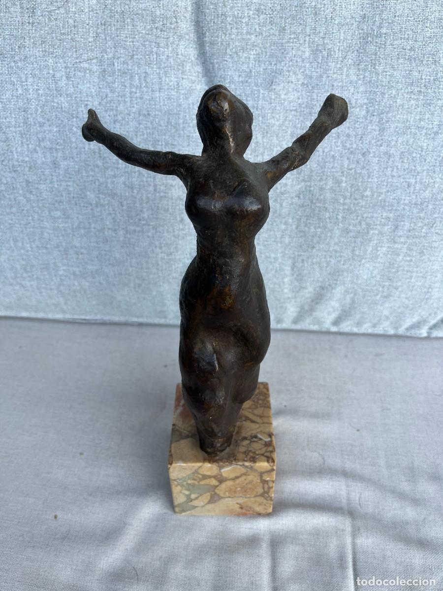 Arte: Escultura en bronce de Jes&uacute;s Mart&iacute;nez Labrador (1950-2025) &ndash; Figura Femenina Abstracta (Serie Limita