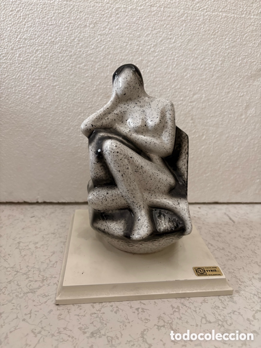 Arte: Preciosa escultura femenina de porcelana vintage de la prestigiosa firma Tyris (Manises, Valencia).