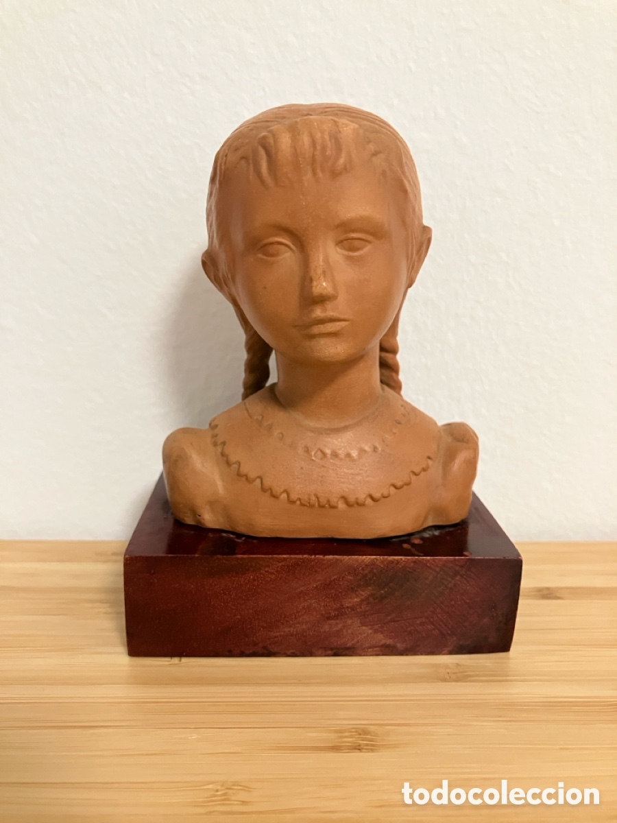 Arte: Peque&ntilde;o busto ni&ntilde;a con trenzas