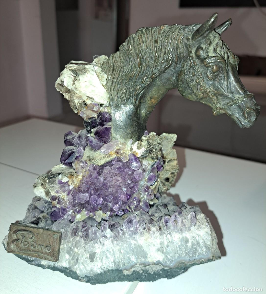 Arte: &Eacute;bano Internacional &ndash; Escultura de Caballo en Bronce con Amatista y Minerales