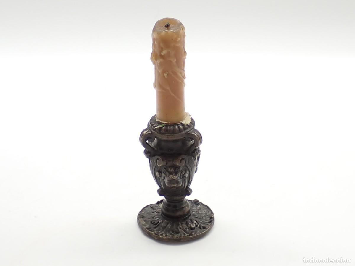 Arte: Candelero en bronce fundido