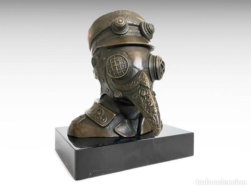 Arte: Escultura de bronce - M&eacute;dico de la peste; enmascarado - Arte Steampunk (1123)