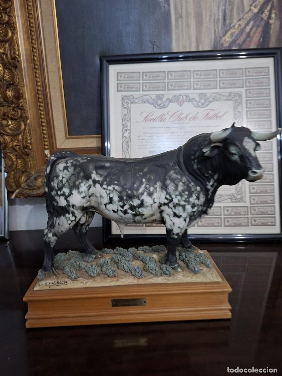 Arte: ALGORA &ndash; &ldquo;Toro de Lidia Espa&ntilde;ol, Nevado&rdquo;
