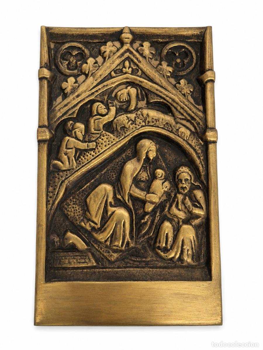 Arte: Placa de Bronce en Relieve - Nacimiento de Estilo G&oacute;tico, Girona - Motivos de la Natividad Tallados