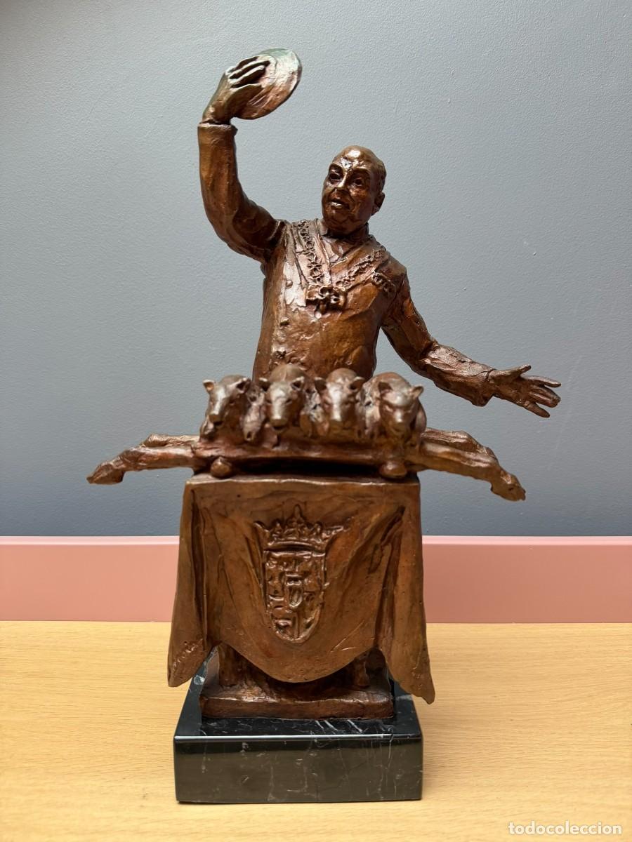 Arte: LUIS SANGUINO &ndash; C&Aacute;NDIDO MESONERO MAYOR DE CASTILLA &ndash; ESCULTURA FIRMADA &ndash; SEGOVIA