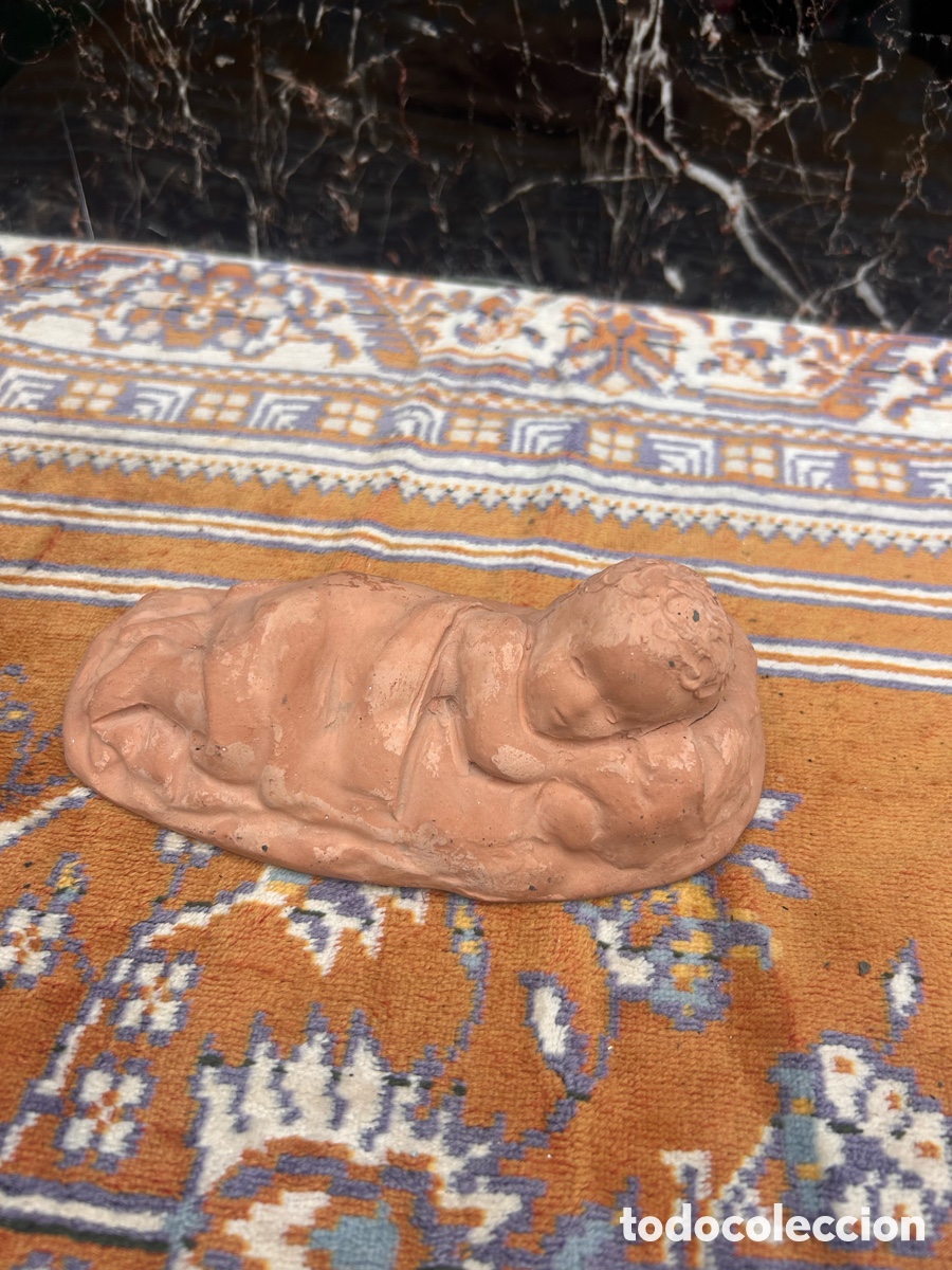 Arte: peque&ntilde;a escultura de terracota o barro cocido