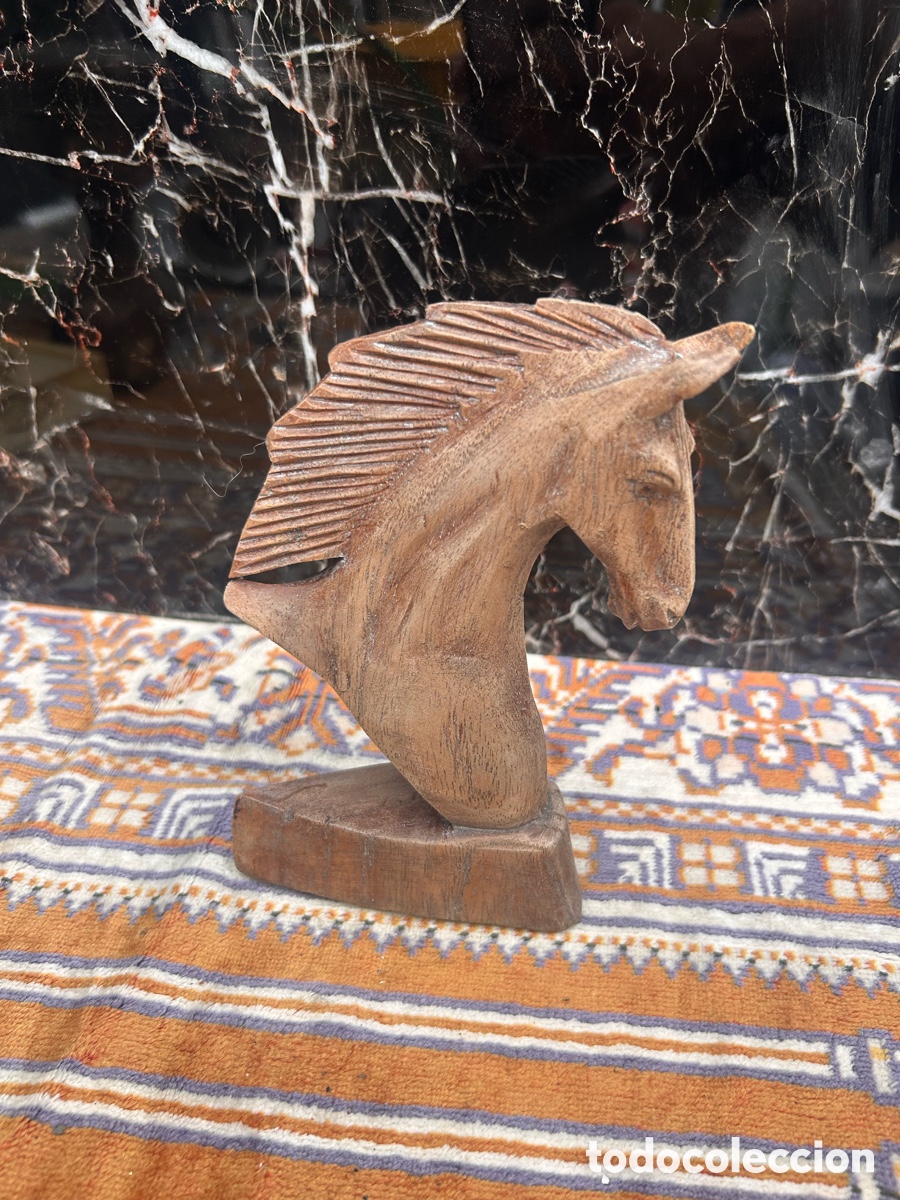 Arte: escultura de madera tallada a mano