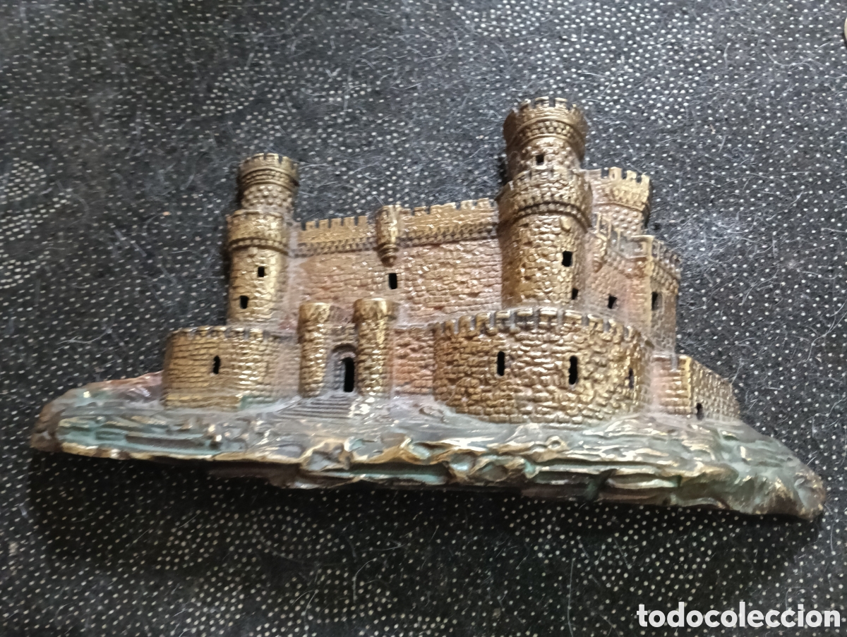 Arte: CASTILLOS DE ESPA&Ntilde;A &rdquo;CASTILLO DE SANTILLANA MADRID&rdquo;, EN BRONCE mide 27 x 13 cm en buen estado.
