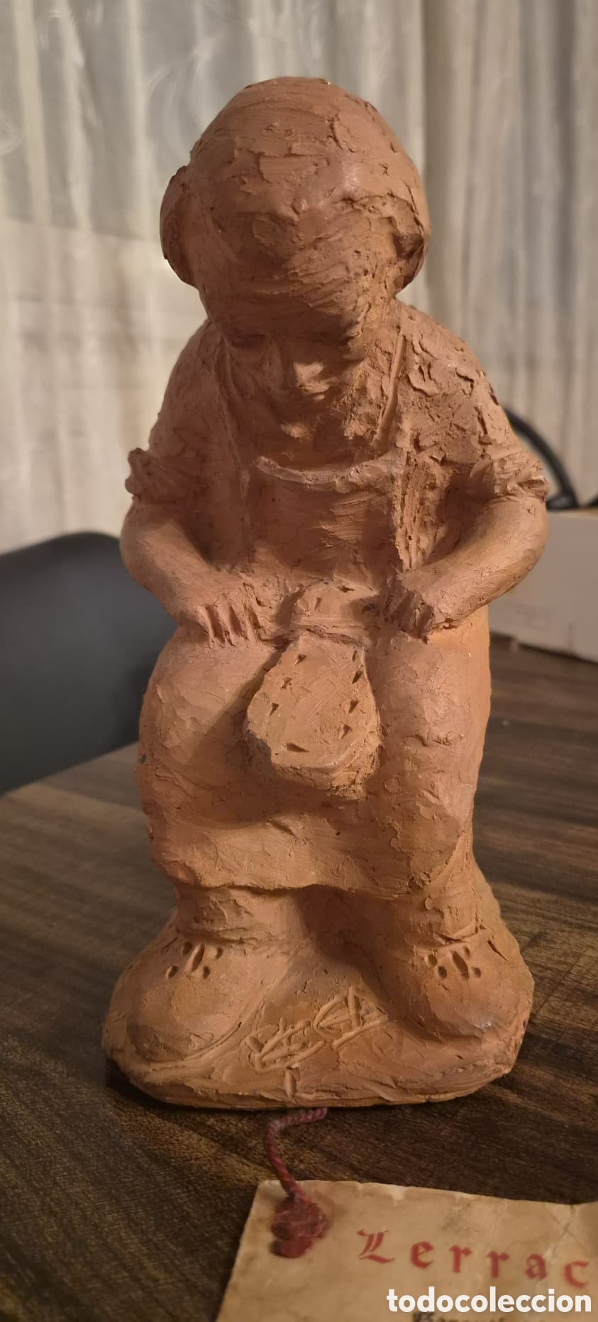 Arte: Figura de terracota artesanal - Encajera de bolillos / Hilandera - Artesan&iacute;a Silmar - Firmada