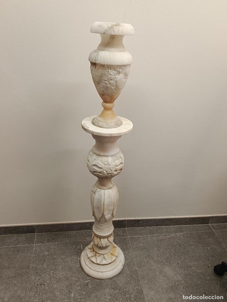 Arte: COLUMNA PEDESTAL PIE DE MARMOL ALABASTRO. ALTURA 138 CM APROX. NO SE ENVIA. RECOGER EN ASTURIAS. DM.