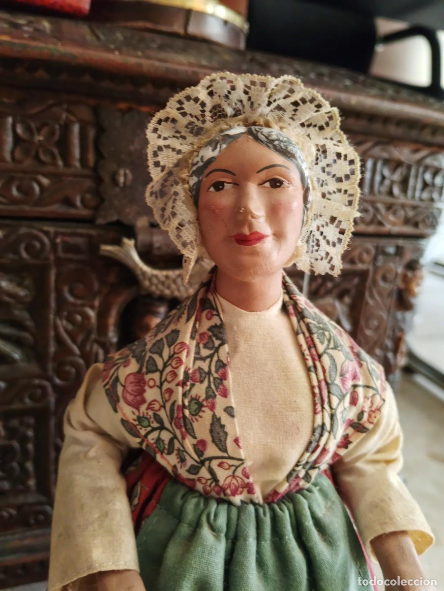 Arte: ANTIGUA ESCULTURA EN TERRACOTA POLICROMADA - MUJER PROVENZAL VESTIDA CON ROPA DE TELA