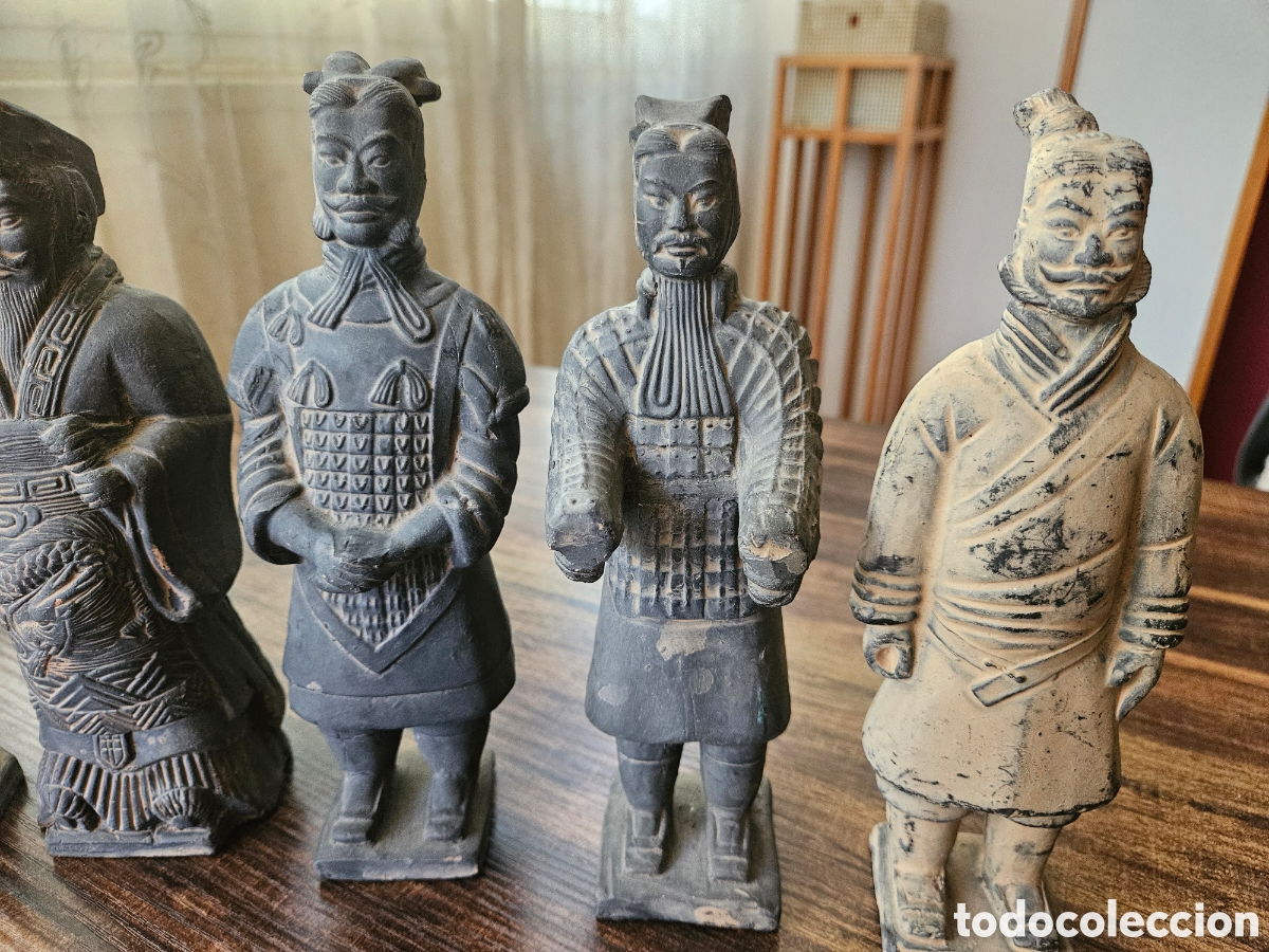 Arte: Lote 5 Figuras Ej&eacute;rcito de Terracota de Xi'an (China) &ndash; Emperador y Guerreros