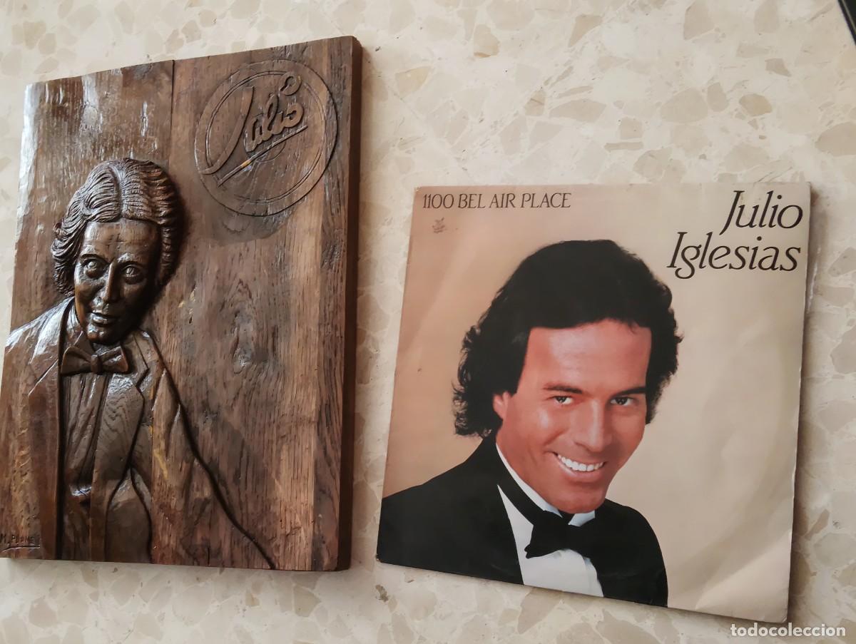 Arte: MANUEL PLANELLS OLTRA - TABLA MURAL RELIEVE DEL CANTANTE JULIO IGLESIAS - TALLA DE MADERA