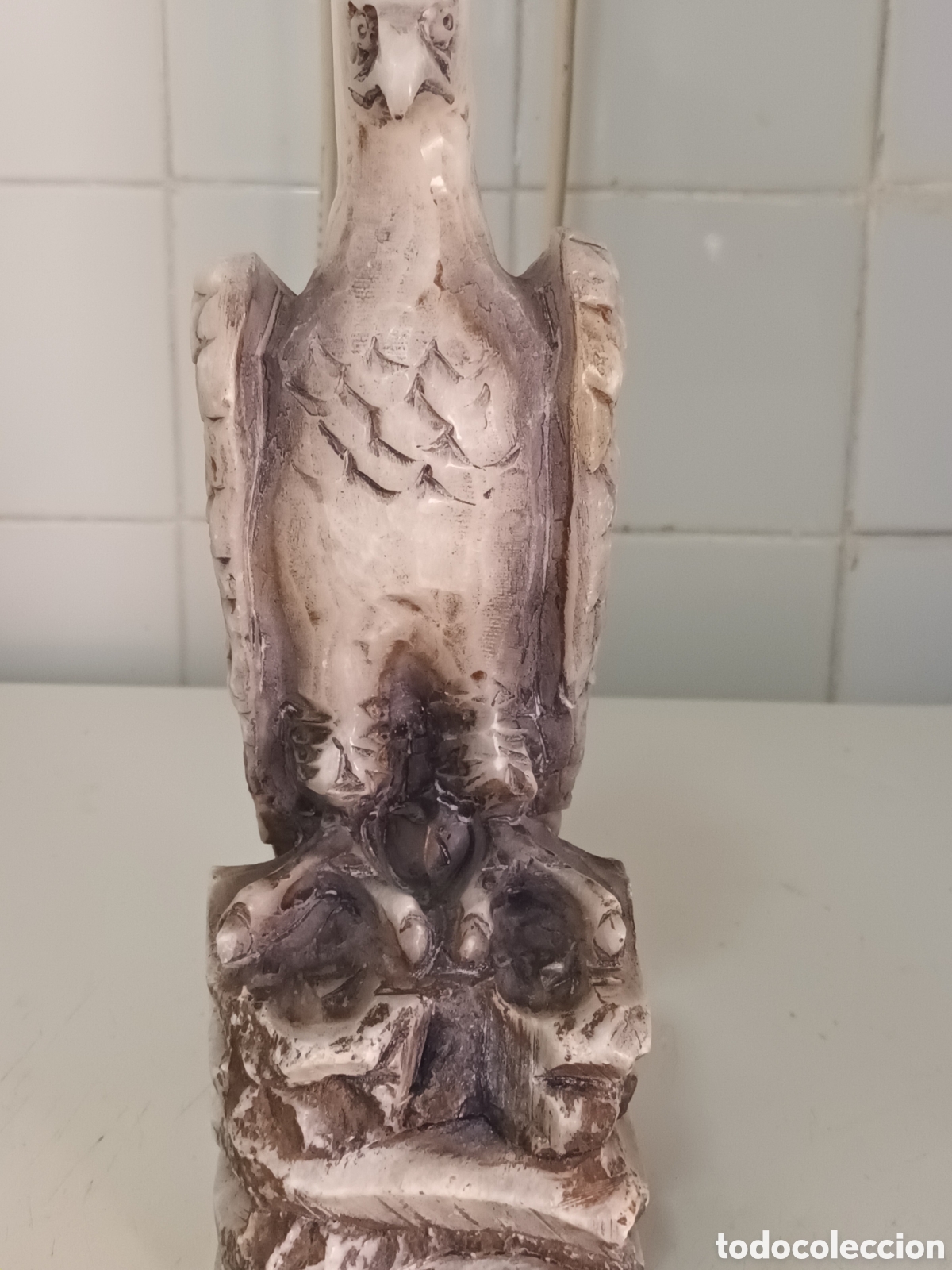 Arte: ANTIGUA FIGURA DE AGUILA IMPERIAL TALLADA EN ALABASTRO