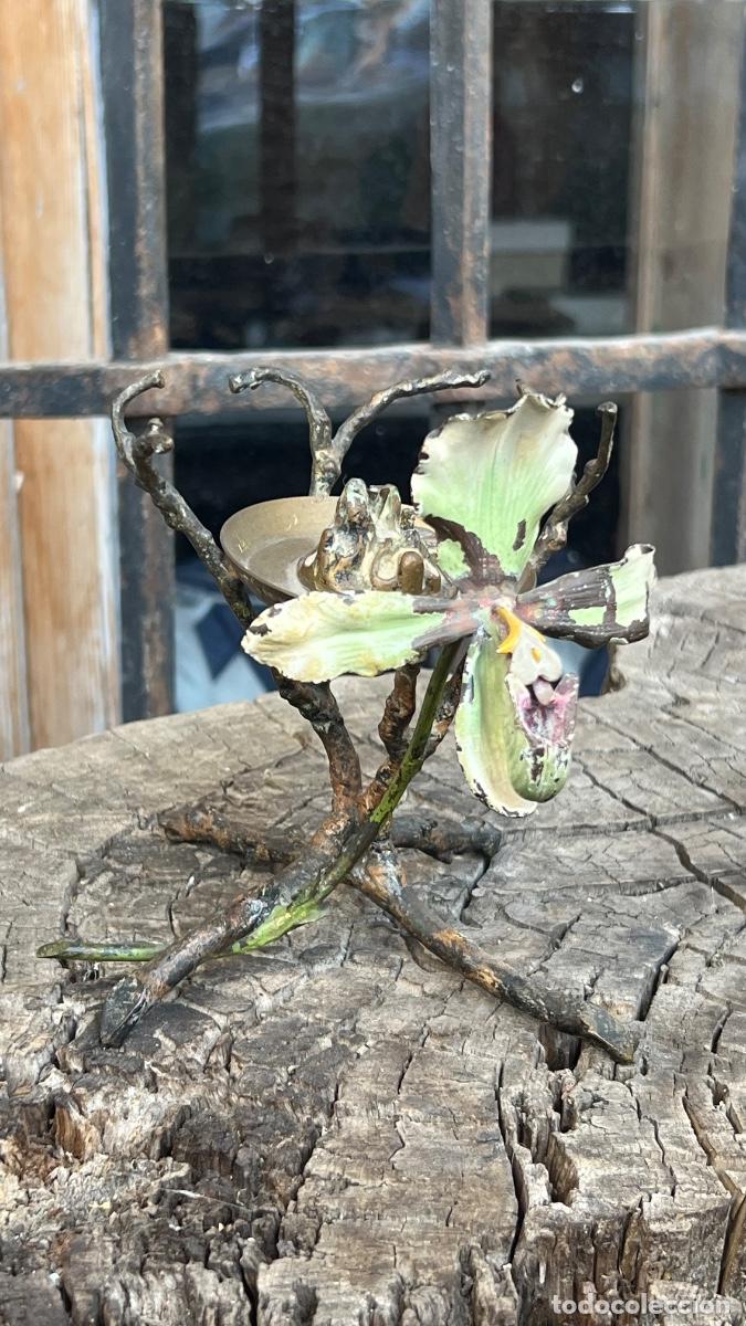 Arte: Bronce Viena base tintero o vide poches orqu&iacute;dea bronce pintado ppio s XX 13x15cms