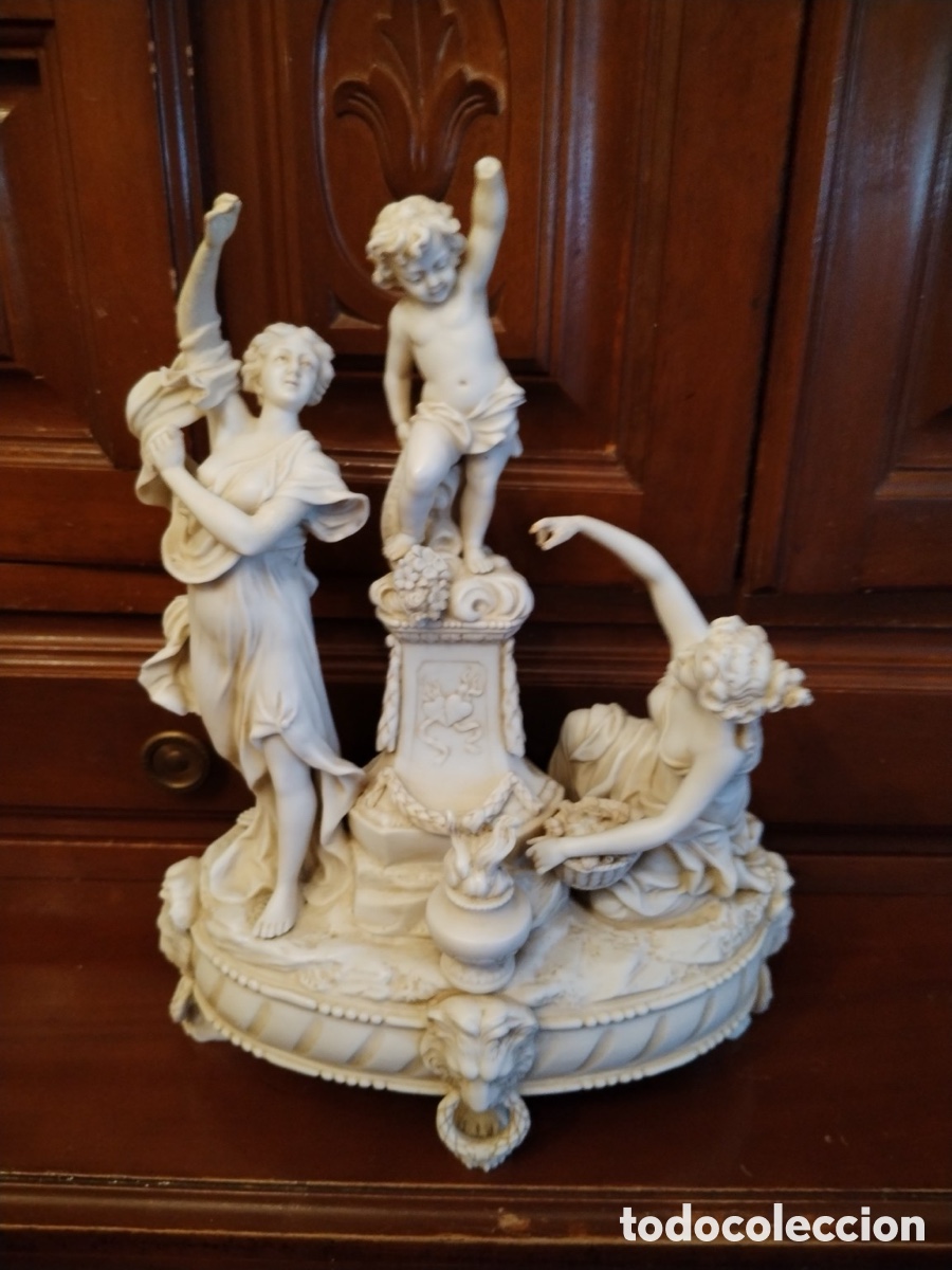 Arte: Gran grupo escult&oacute;rico de porcelana blanca - tres figuras aleg&oacute;ricas