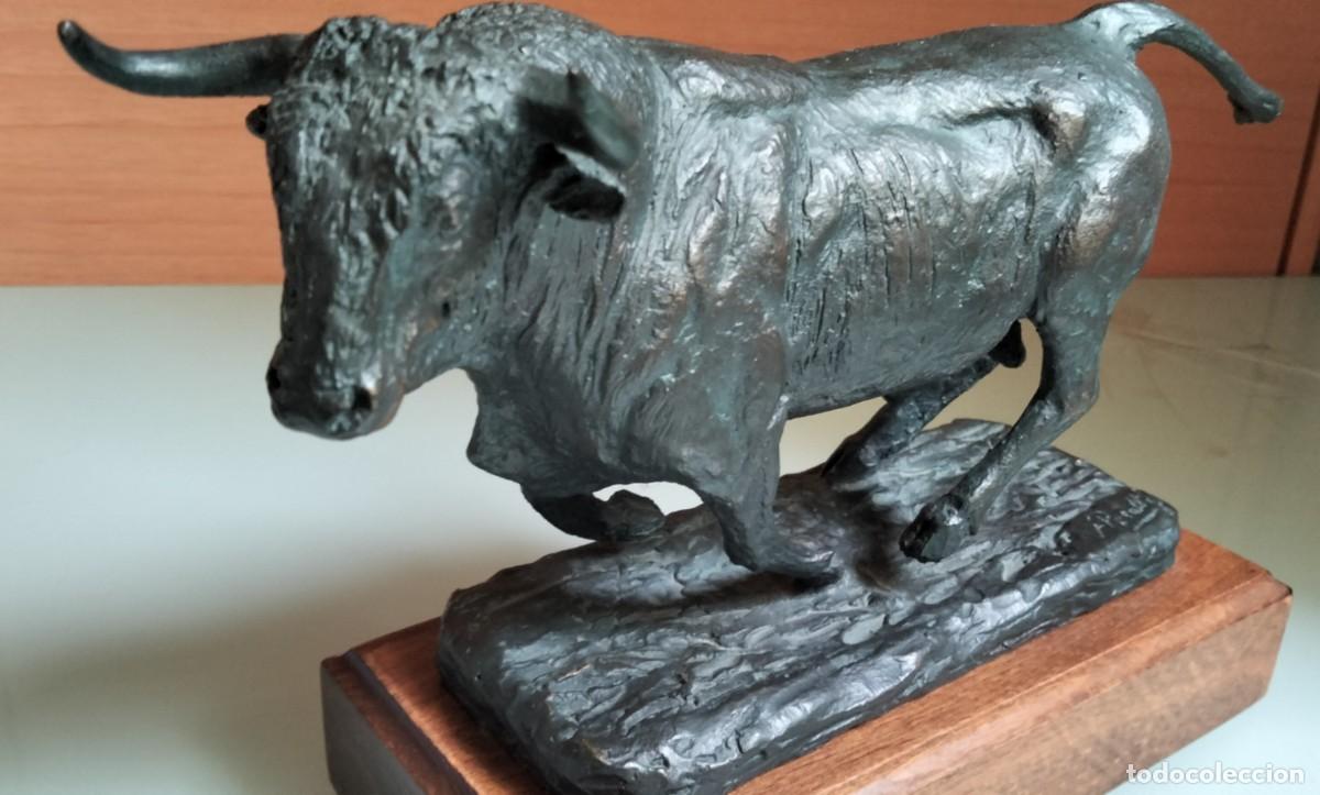 Art: Escultura toro bronce Andr&eacute;s Peralta