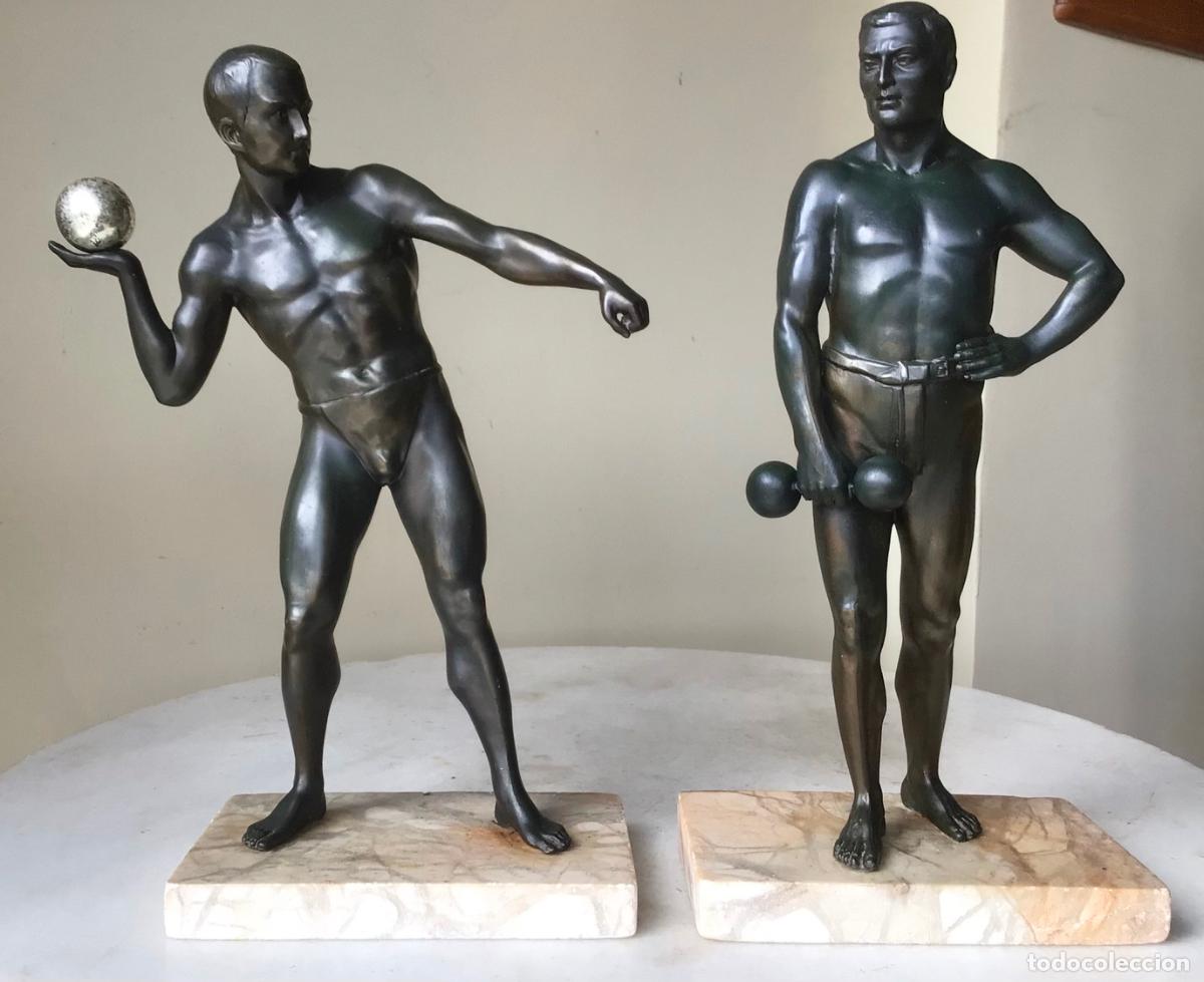 Arte: ANTIGUA PAREJA DE ESTATUAS ART DECO 1920 , DEPORTISTAS DESNUDOS CON PESAS