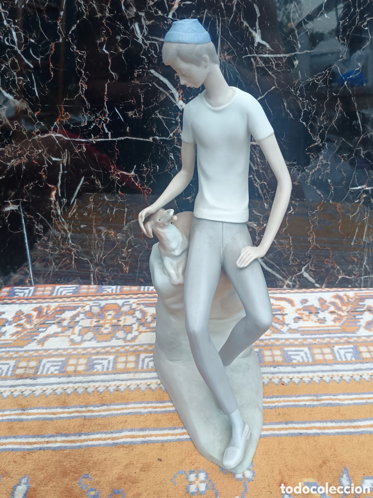 Arte: pieza es una figura de porcelana de la marca NAO (Grupo Lladr&oacute;