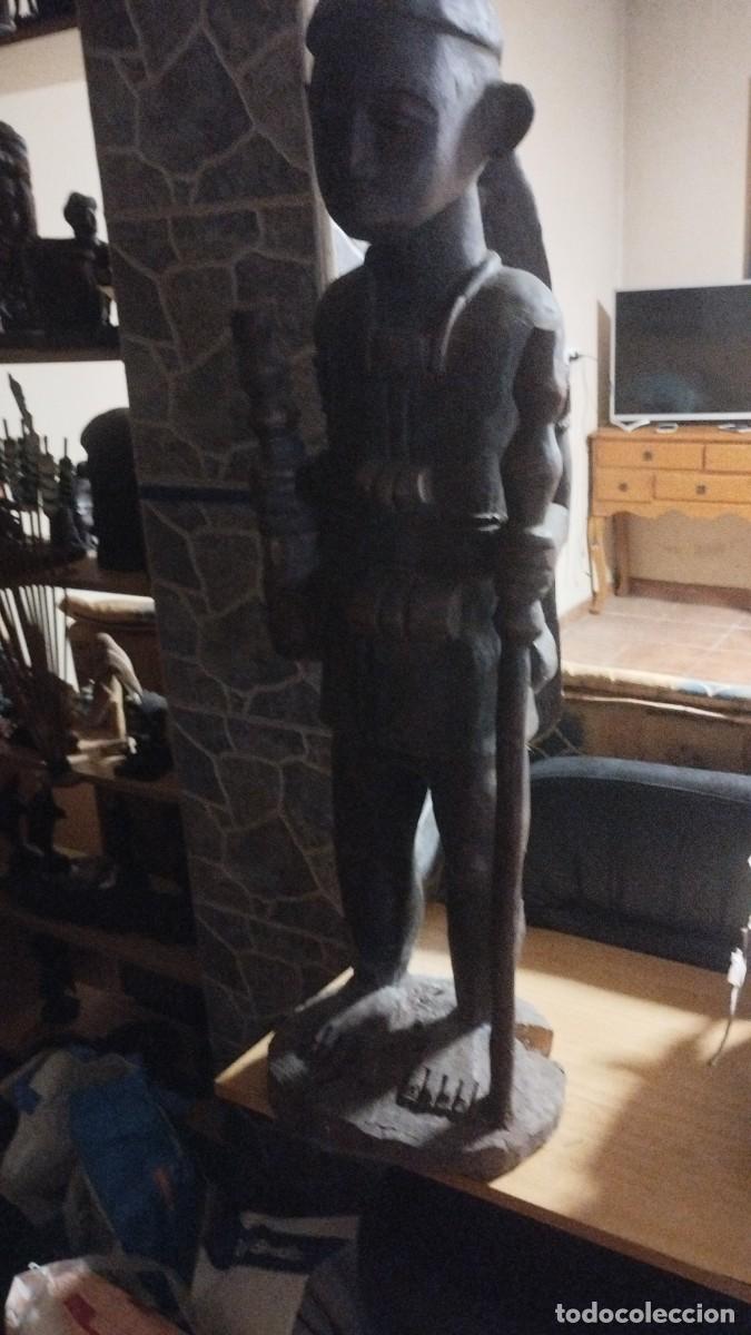 Arte: Talla de cazador Tanzano