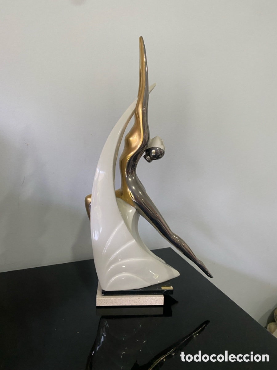 Arte: Estatueta Galos dourada e prateada