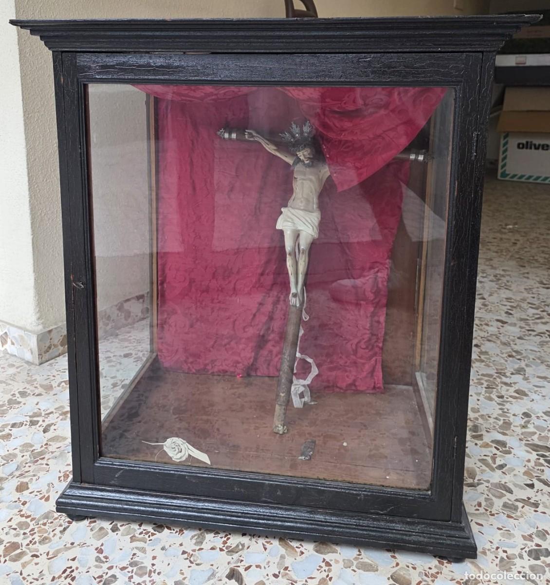 Arte: Cristo crucificado en hornacina