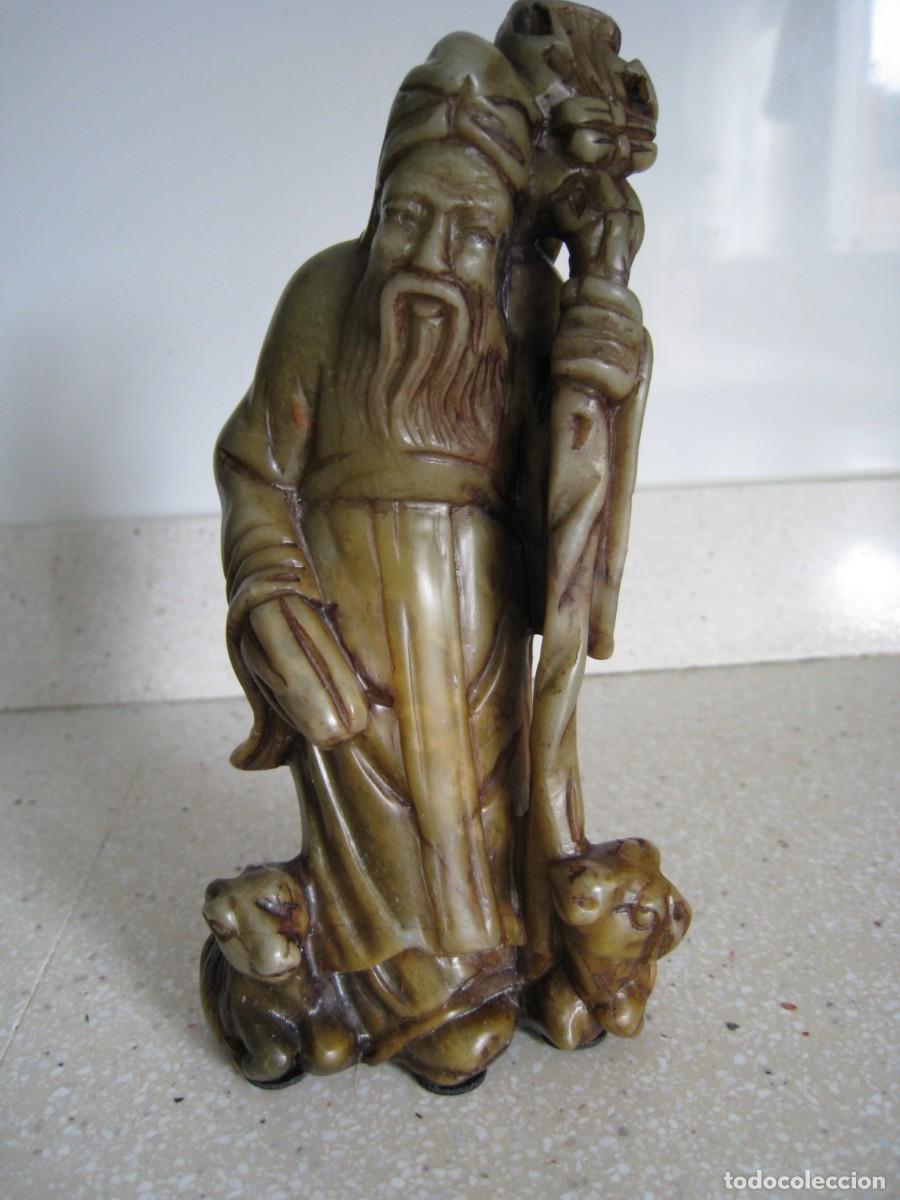 Arte: Antigua escultura de jade bien ejecutada altura 15 cmts.