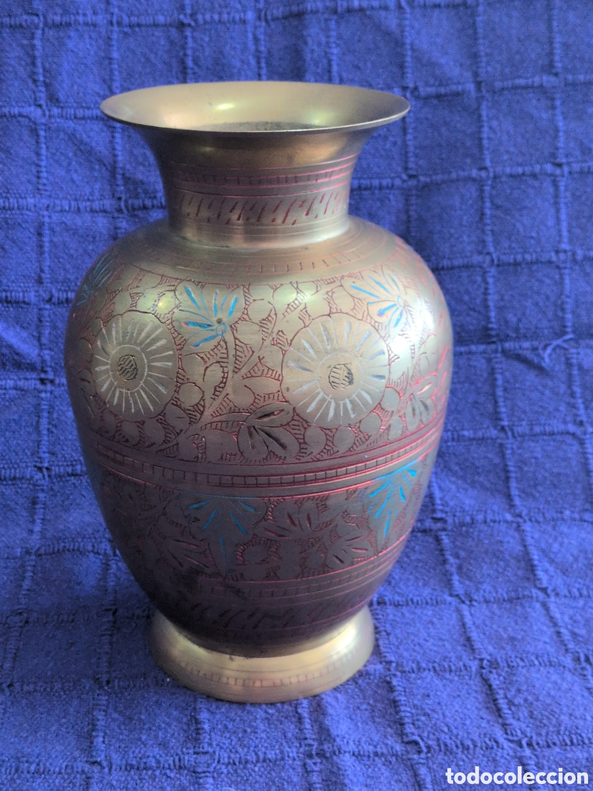 Kunst: Jarr&oacute;n grande Antiguo de Lat&oacute;n o bronce Cincelado con Motivos Florales