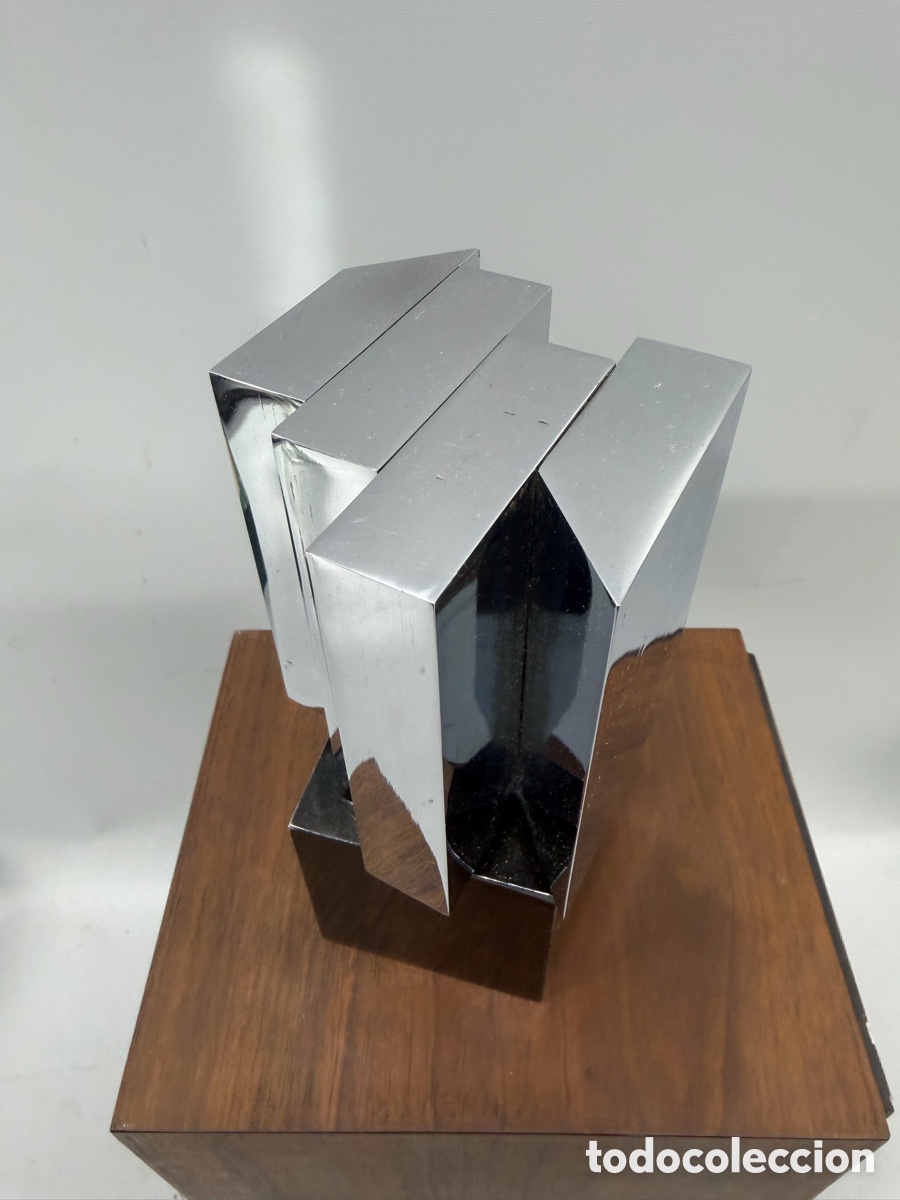 Arte: GERARDO RUEDA &ndash; &ldquo;ALTAMIRA&rdquo; 1973 &ndash; Escultura hierro cromado &ndash; Firmada y numerada 28/50