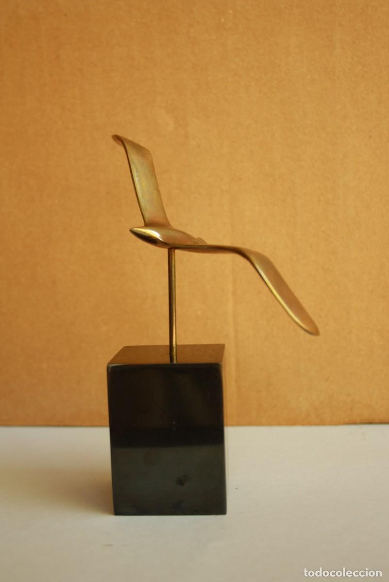 Arte: ESCULTURA DE AGUST&Iacute;N ALAM&Aacute;N T&Iacute;TULO: &rdquo;GAVIOTA F&rdquo;