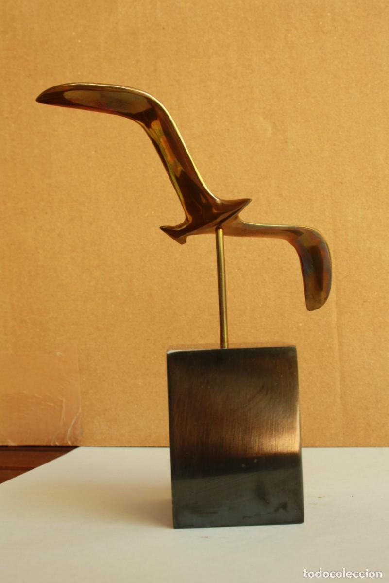 Arte: ESCULTURA DE AGUST&Iacute;N ALAM&Aacute;N T&Iacute;TULO: &rdquo;GAVIOTA F&rdquo;
