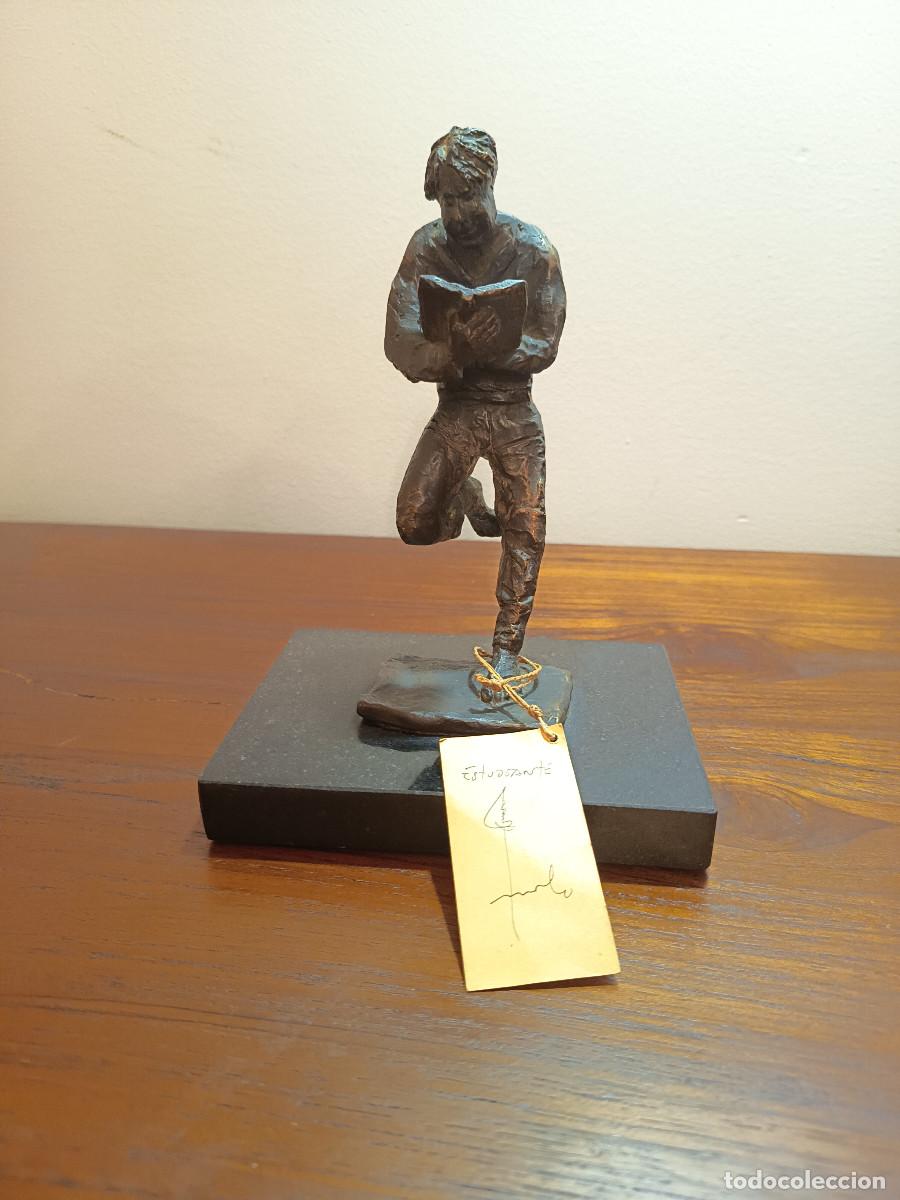 Arte: Escultura de Bronce Jos&eacute; Mar&iacute;a Morla - &rdquo;Lector en Equilibrio&rdquo; (17.5 cm)