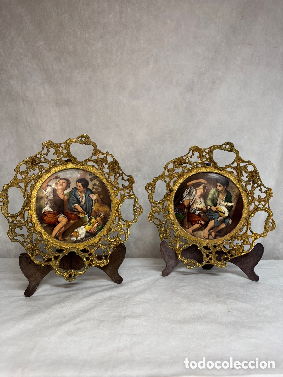 Arte: Pareja de platos con marco en bronce