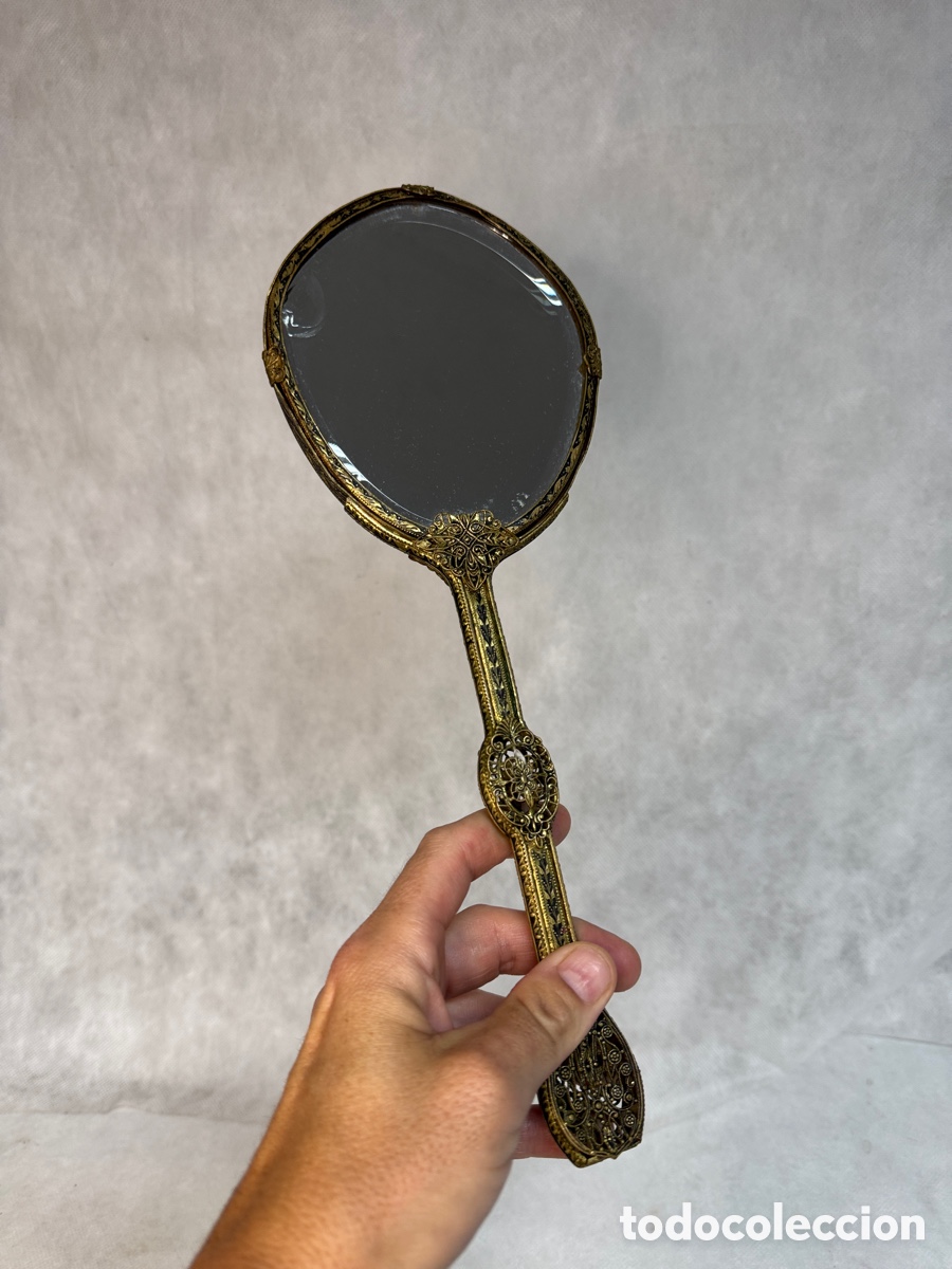 Arte: Espejo de mano o de tocador en bronce con petit point