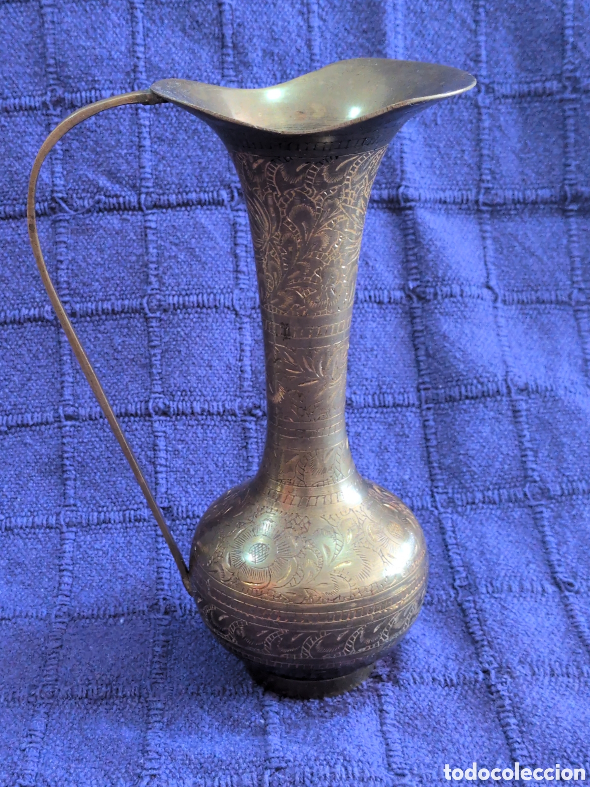 Arte: Jarra de Lat&oacute;n o bronce Vintage Grabada a Mano -Marca Kapri. Hecha en India (A&ntilde;os 50-70)