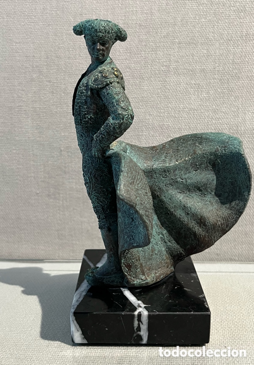 Arte: Escultura de resina del torero Cayetano Ord&oacute;&ntilde;ez