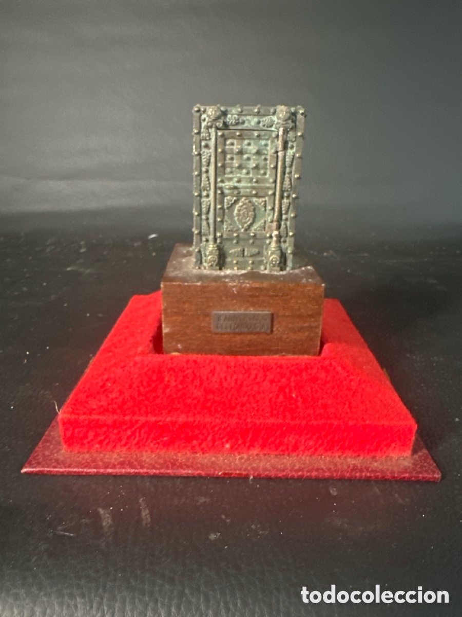 Arte: Escultura conmemorativa Gasfondo