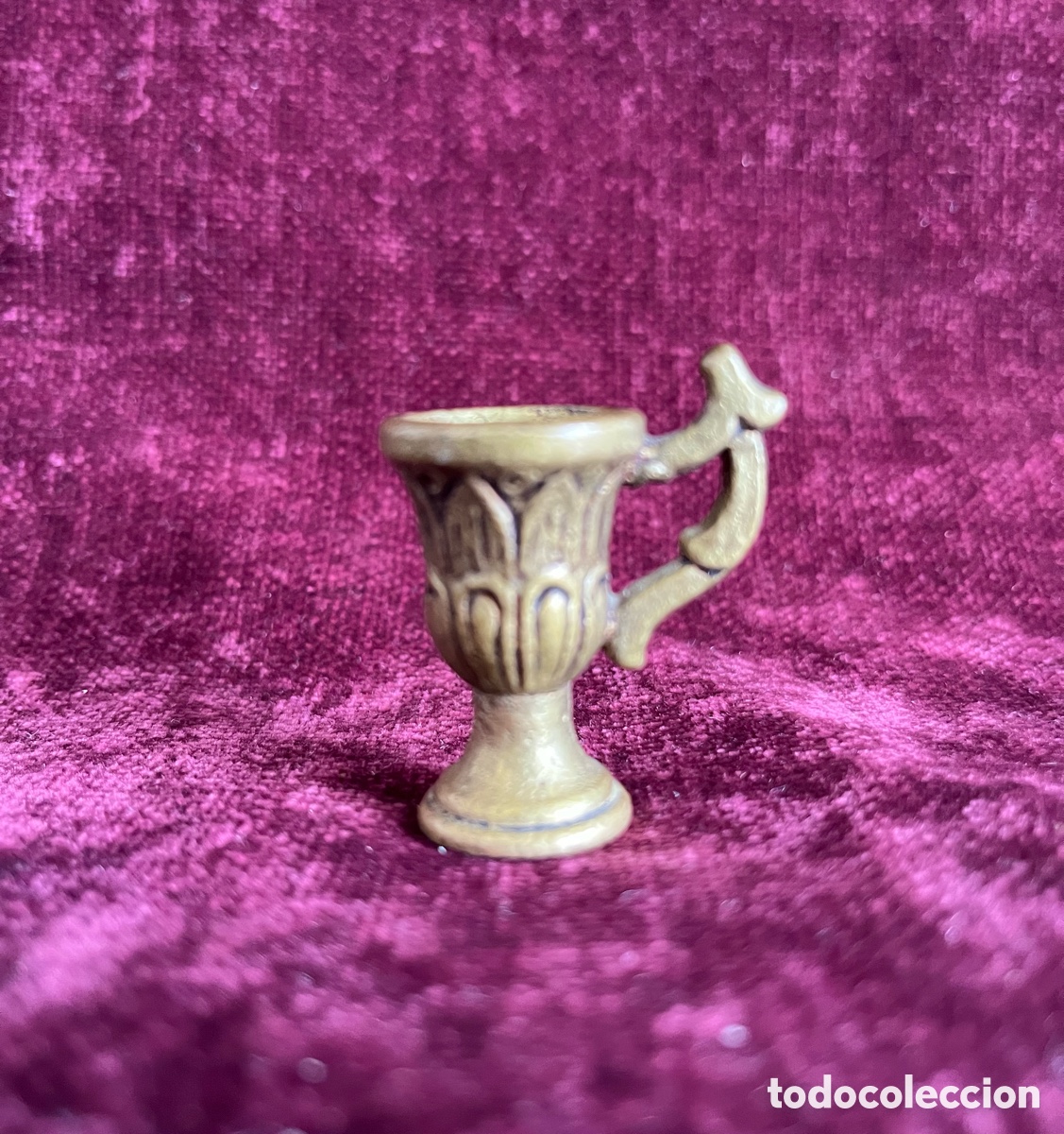 Arte: Copa en miniatura en bronce.