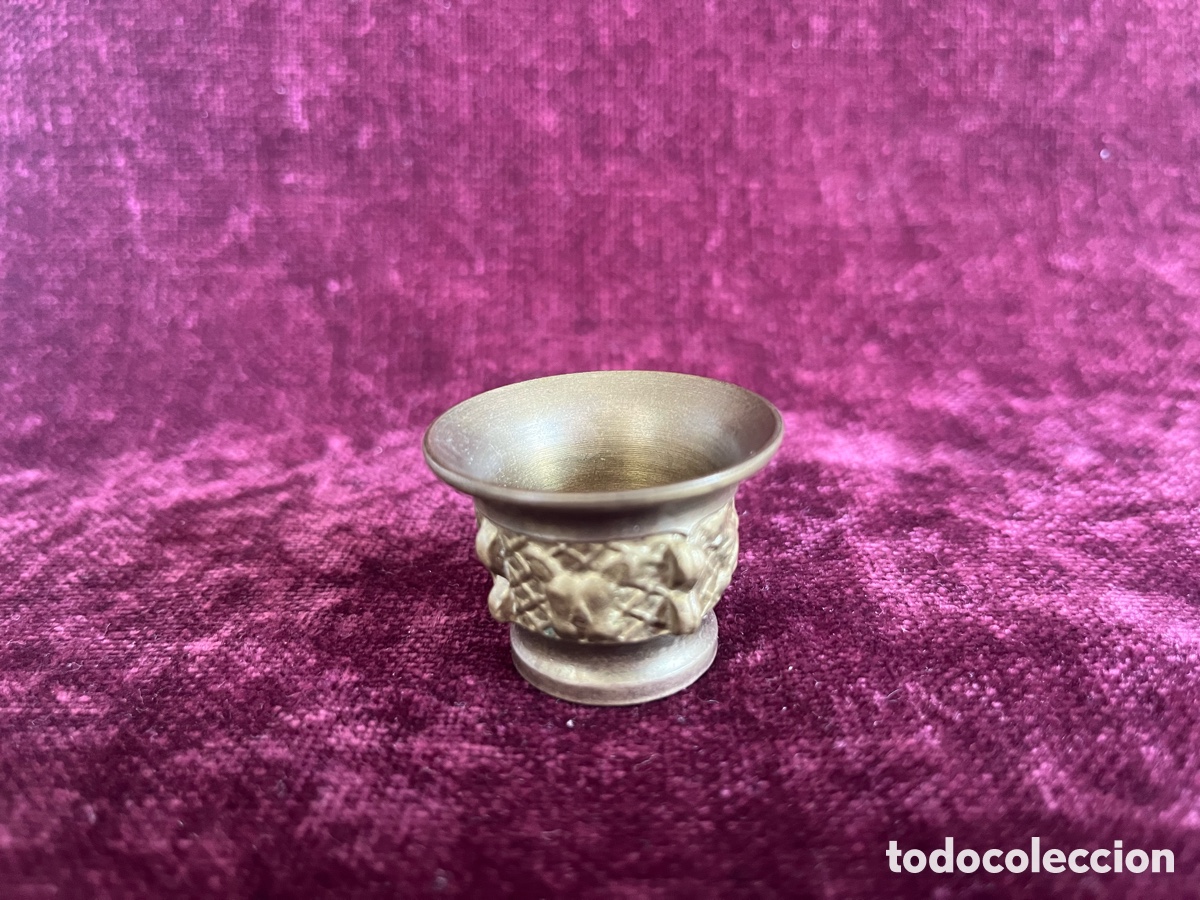 Arte: Almirez o mortero en miniatura de bronce