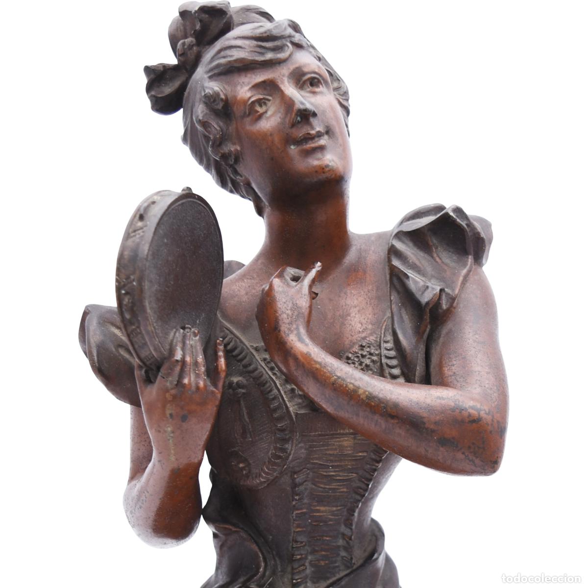 Arte: Escultura firmada - Dama tocando una pandereta - Estilo Romanticismo tard&iacute;o