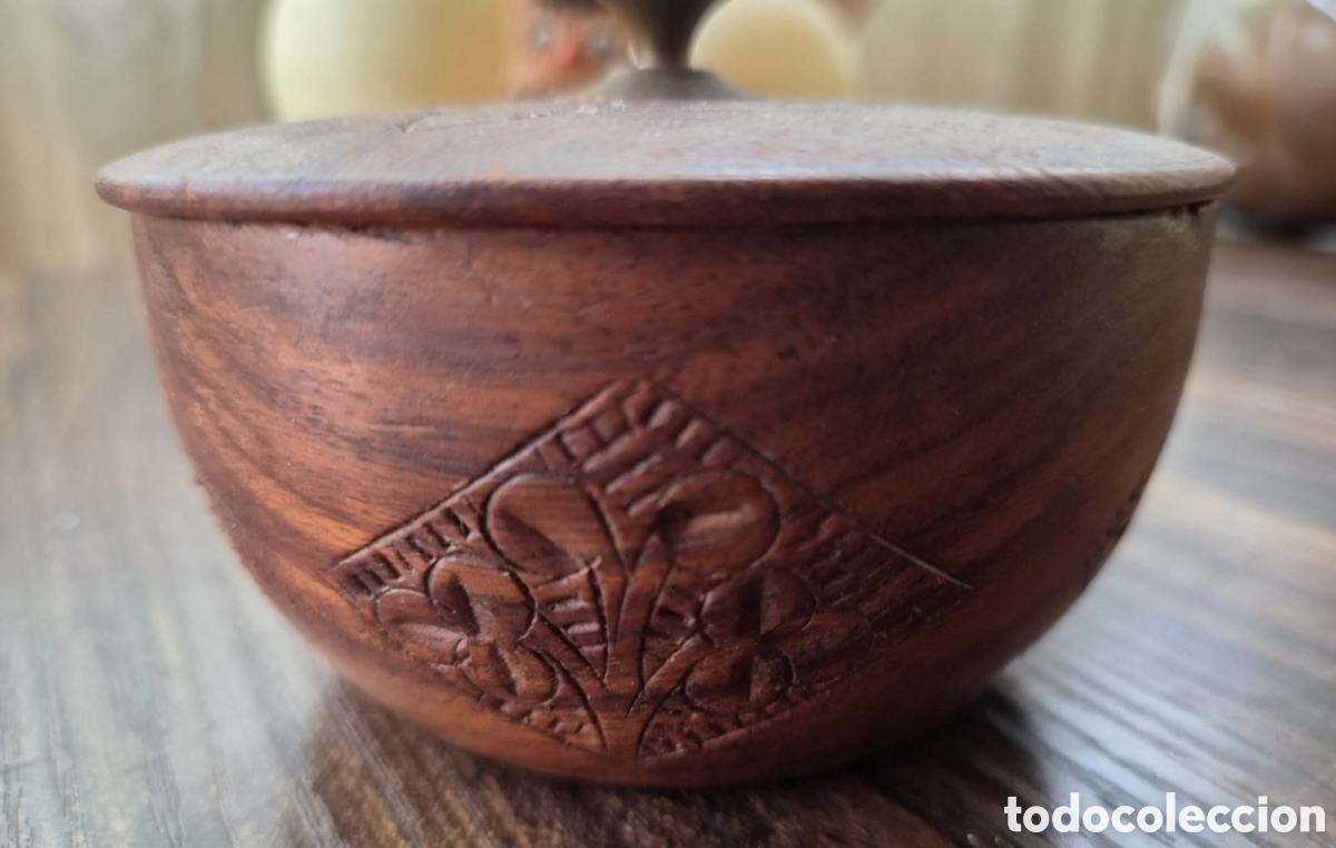 Arte: Antiguo Joyero / Alhajero Cuenco de Madera Noble Tallada a Mano con Tapa y Pomo &ndash; Artesan&iacute;a Vintage